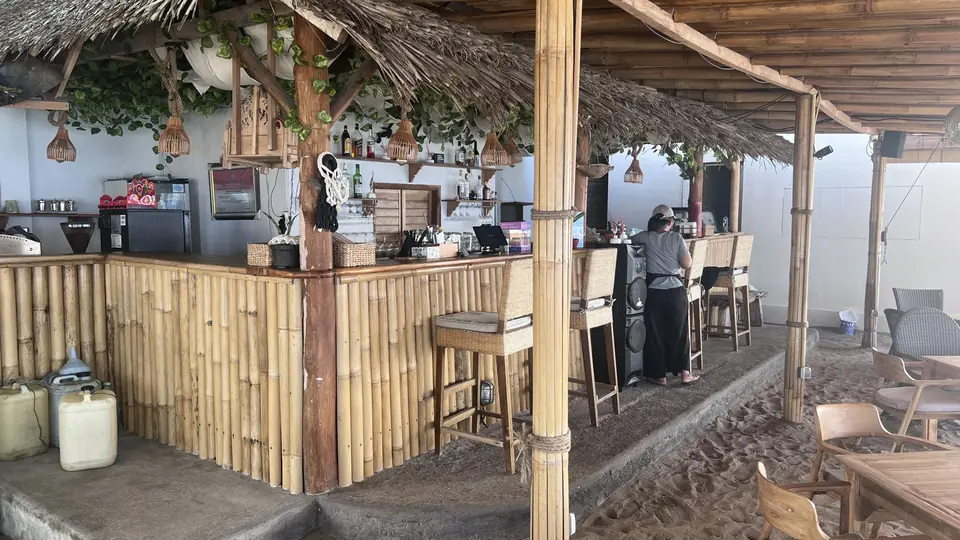 Sibarita beach bar counter, a favourite with divers