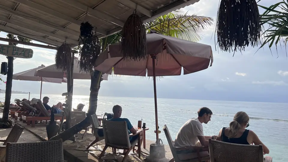 Guests celebrating the sunset at Sibarita bar by the sea