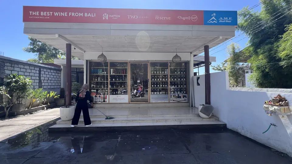 Hatten Wines shop front in Nusa Penida