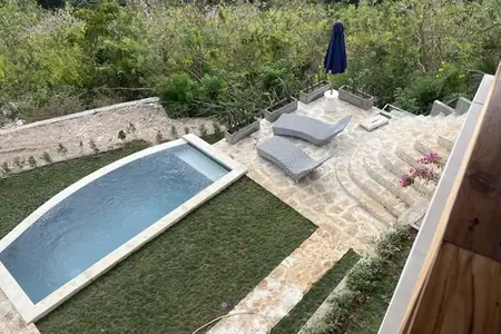 Villa Treetop infinity pool and loungers seen from above
