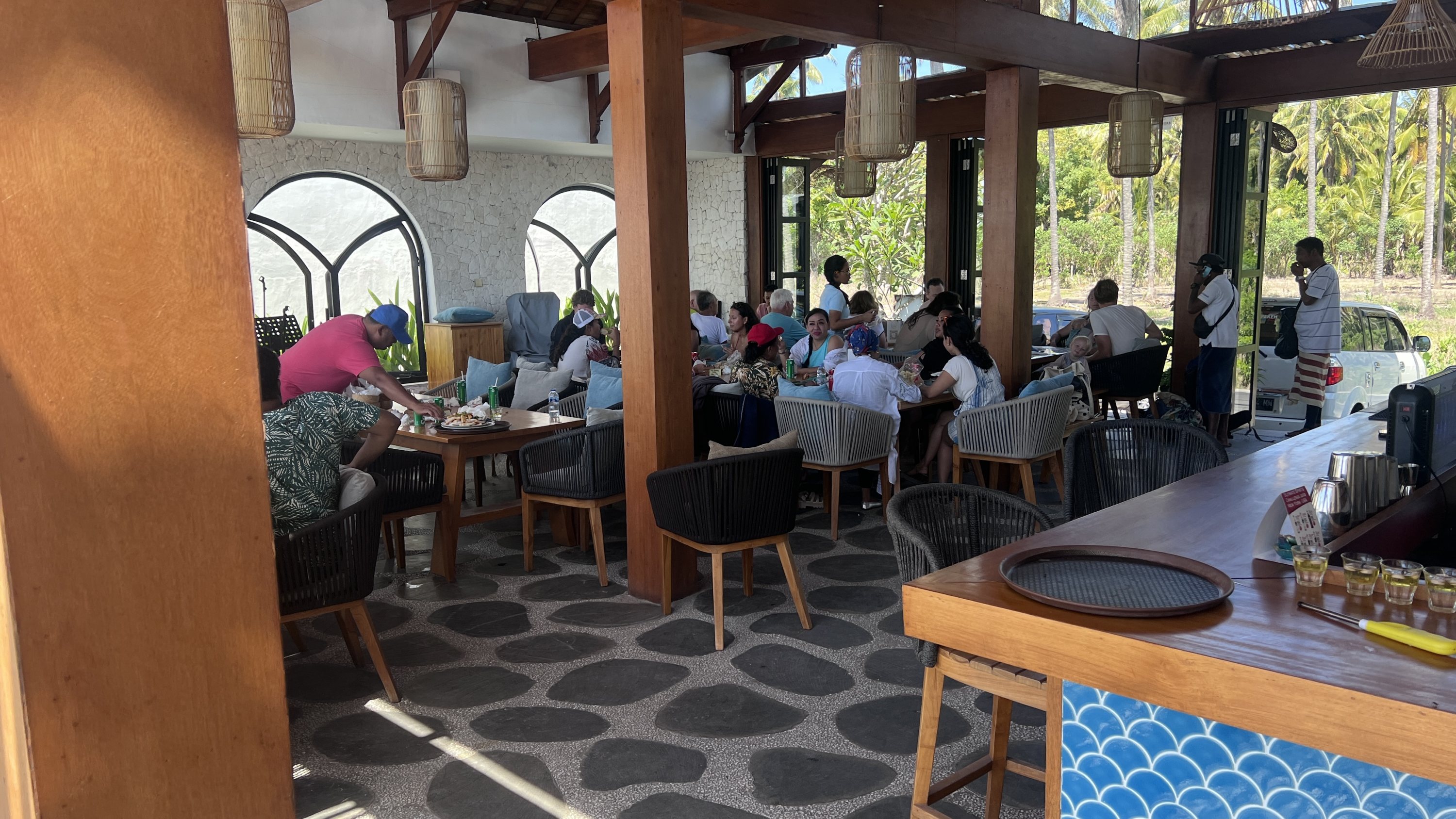 All day dining with full service near the ocean